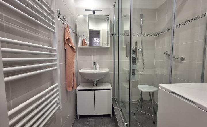NA PREDAJ | 3 izb. byt | 83m² | Vráble - fotografia 4