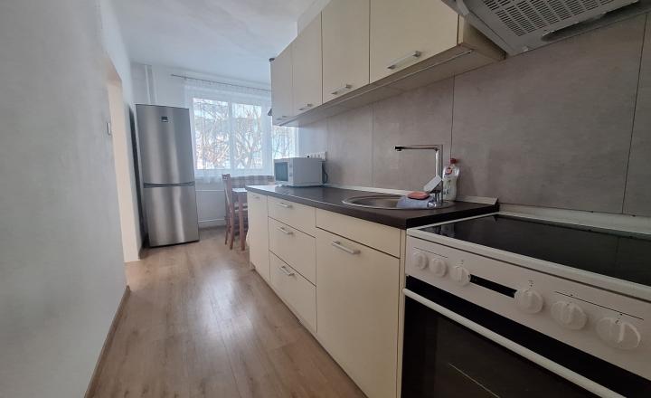 NA PREDAJ | 3 izb. byt | 83m² | Vráble - fotografia 1