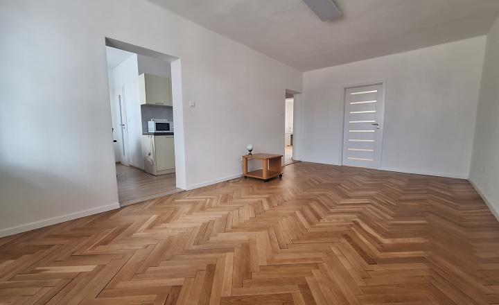 NA PREDAJ | 3 izb. byt | 83m² | Vráble - fotografia 7