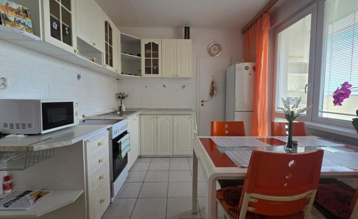 NA PREDAJ | 3 izb. byt | 68m² | Vráble - fotografia 1